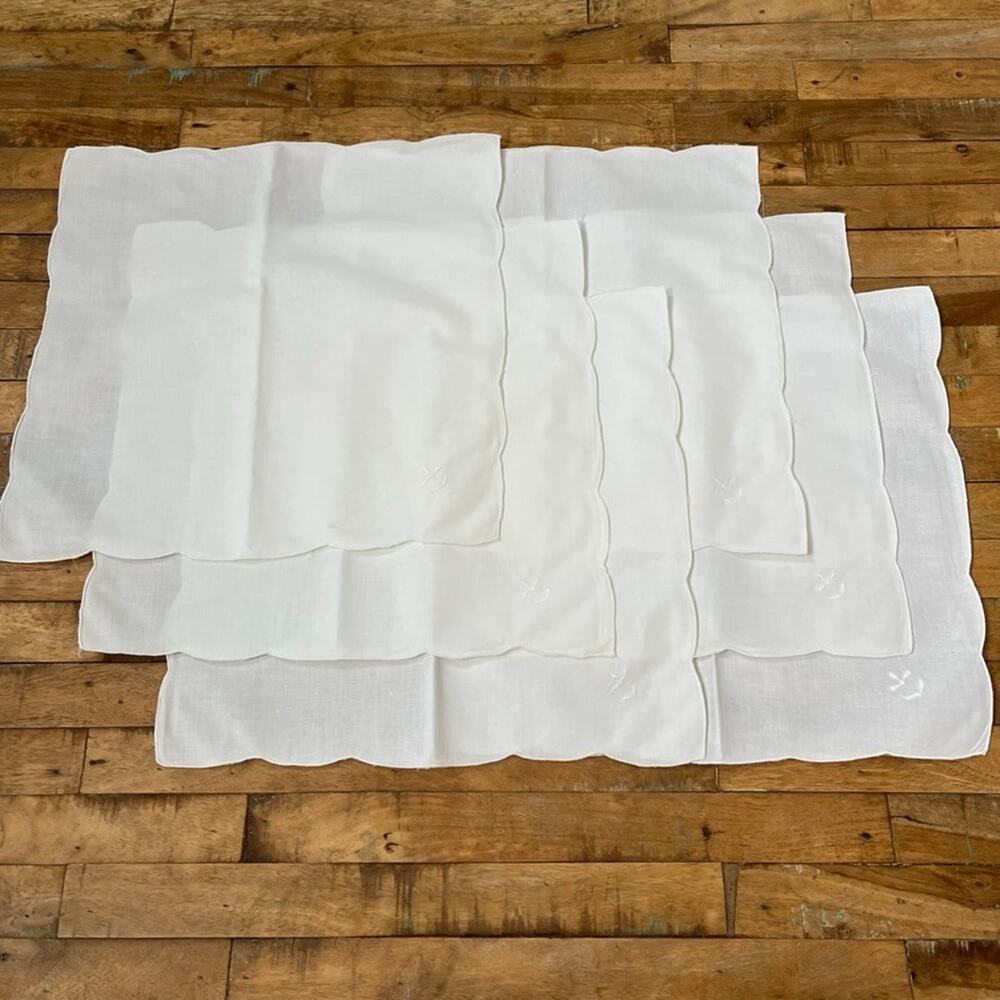 Set of 6 White Cotton Napkins Scalloped Edge Corner Embroidery 15.5" x 15.5"